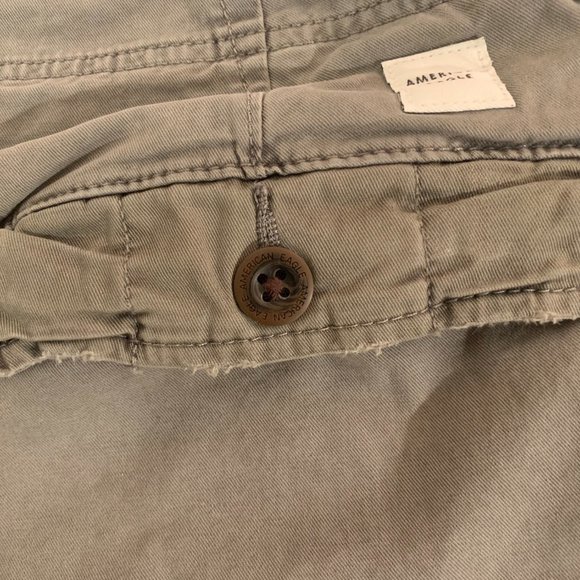 GUESS Cargo Shorts - Picture 6 of 6